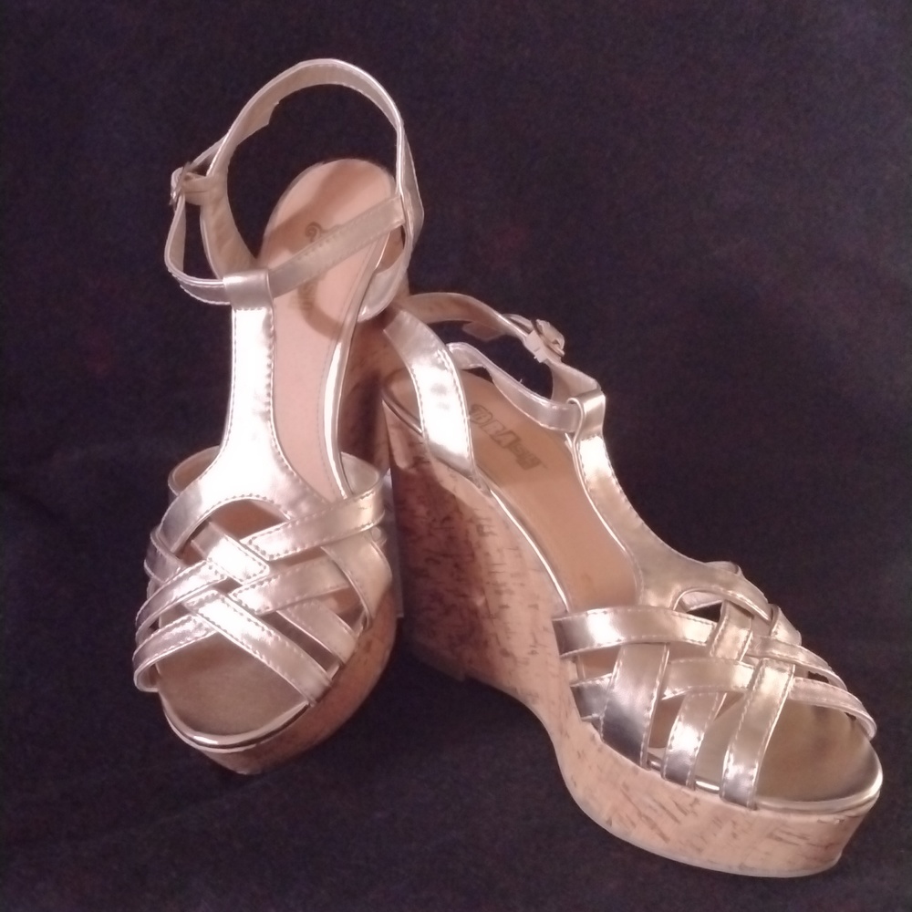 Brash platform gold sandals - Picture 3 of 10